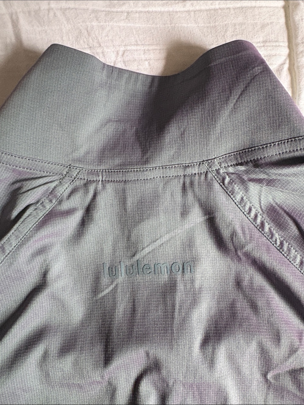 NWT Lululemon Women’s Color Shifting Lightweight Full-Zip Jacket Sz 4 - Picture 5 of 5